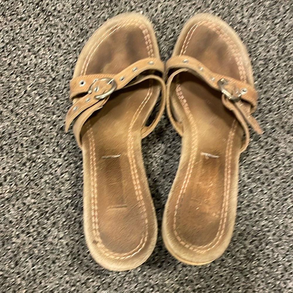 Such cute heels. Unsure of brand. I believe they might be Steve Madden